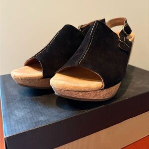 Clark’s Black Suede Women's Sandals